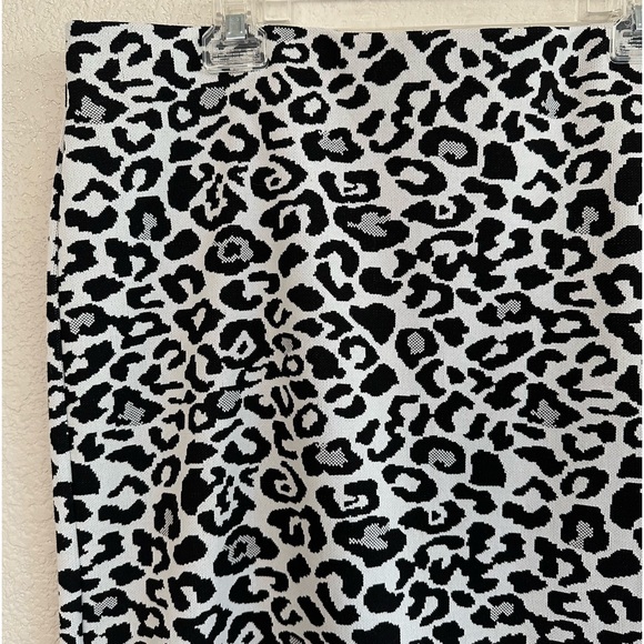 Marc NY Andrew Marc Animal Print Elastic Knit Skirt - Picture 11 of 12